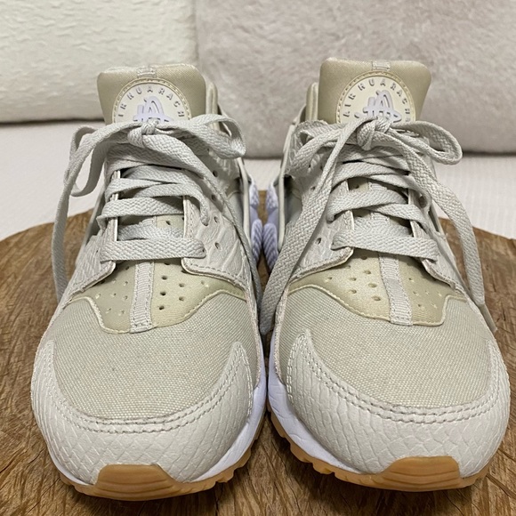 Nike Air Huarache Limited Edition Women’s Size 7.5 Premium Beige/Tan - Picture 9 of 16